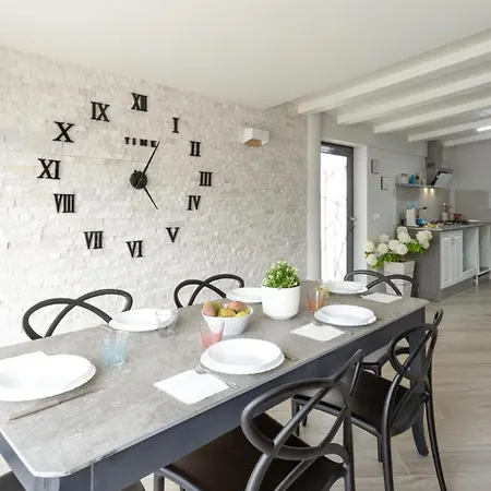 Villa Elena By Interhome
